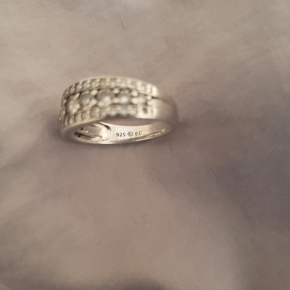 DIAMONIQUE BAND RING - Picture 4 of 8